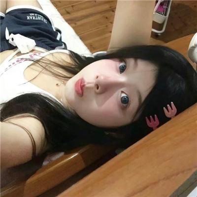 想踢沉迷男的女人